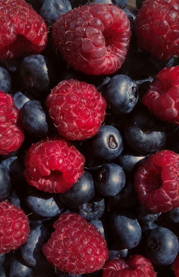 Nature’s Whisper: Pure Farmstead Berry Set